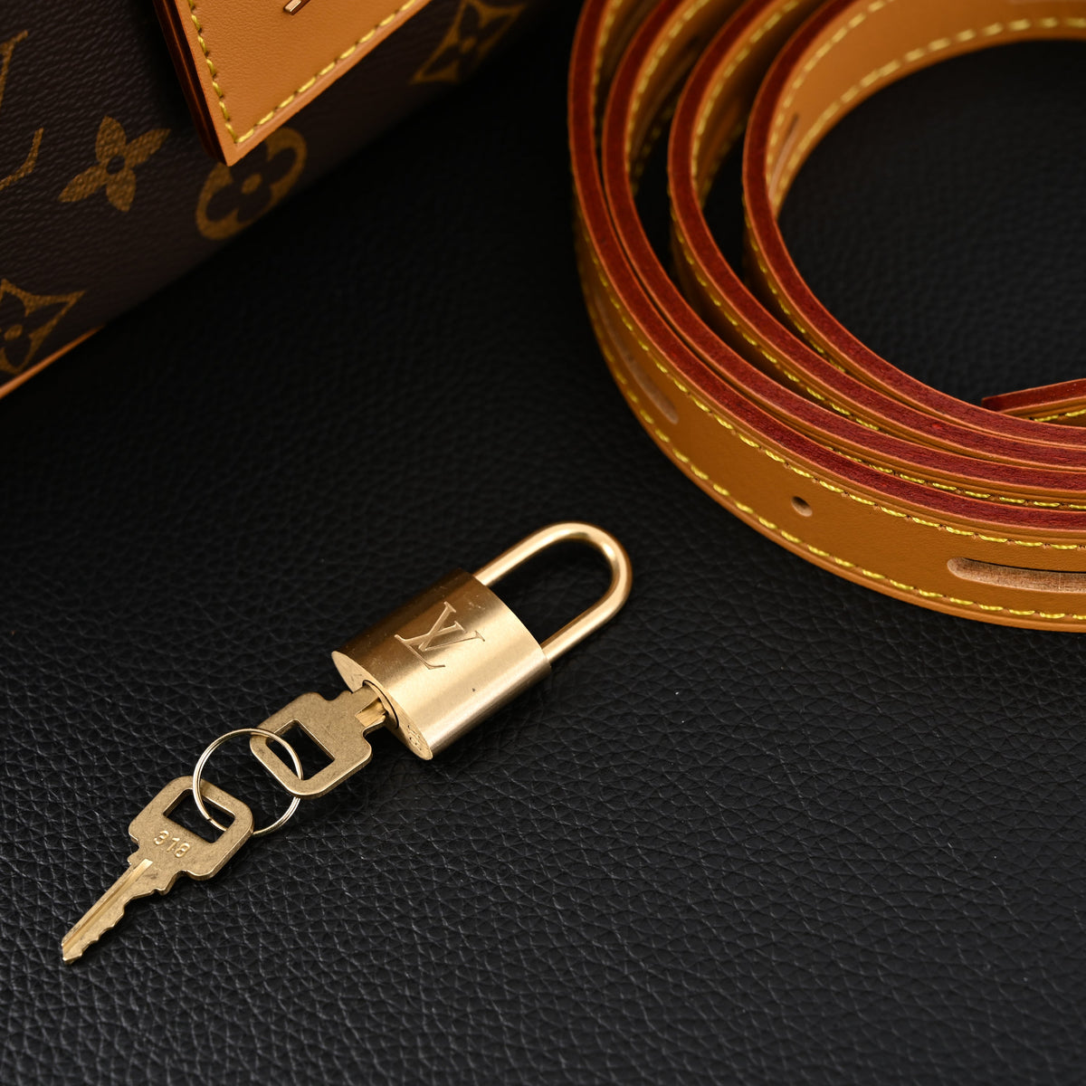 Louis Vuitton Boîte Chapeau Souple MM – Monogram Canvas