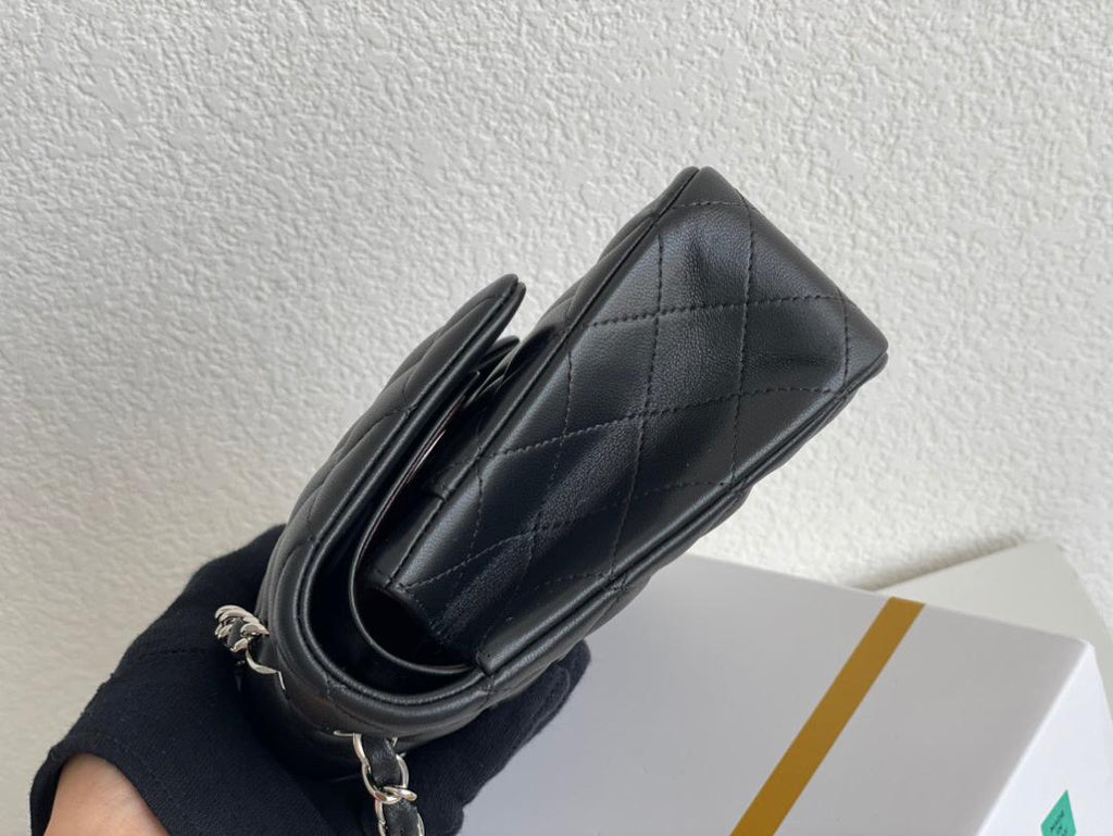Chanel timeless classic Flap bag lambskin